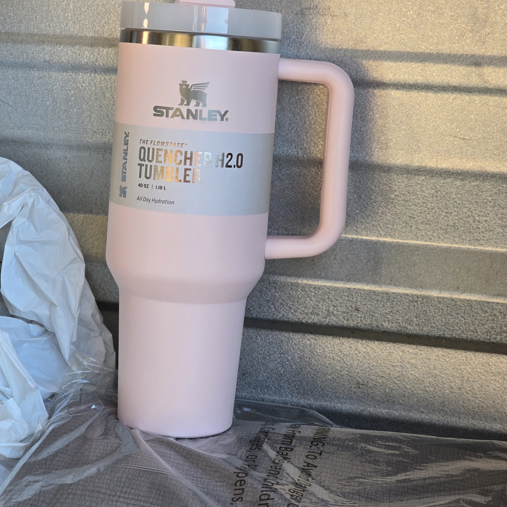 Stanley Quencher Tumbler H2.0 in Light Pink